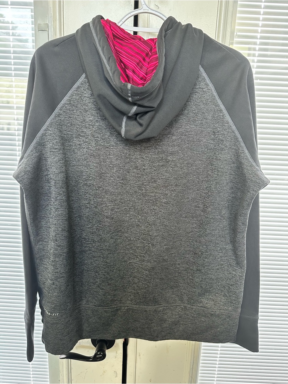 Nike Therma-Fit Women's Gray and Hot Pink Pullover Hoodie - Picture 2 of 10